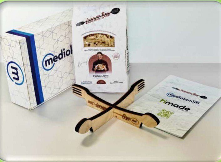 X-Stand, supporto e portapentola HiMade in multistrato di betulla